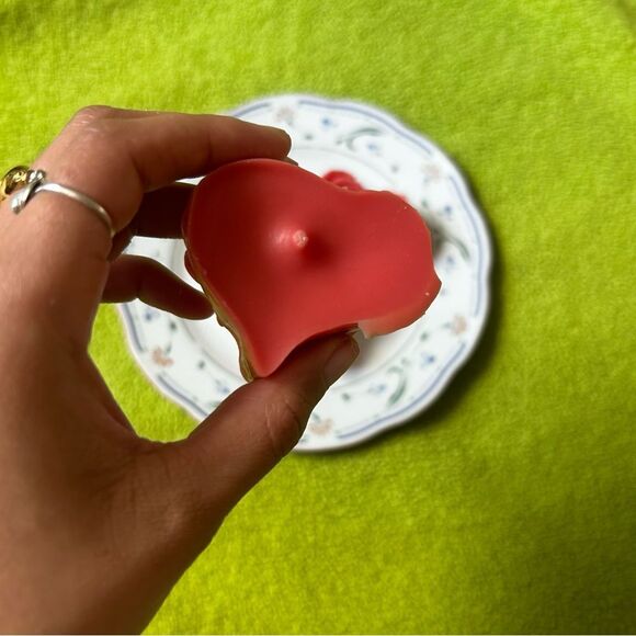 Set of 3 Heart-Shaped Rose Candles - Watermelon Scented - Picture 6 of 10